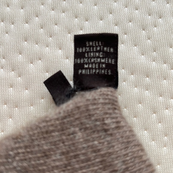 Coach Women’s Leather Gloves - Picture 6 of 6